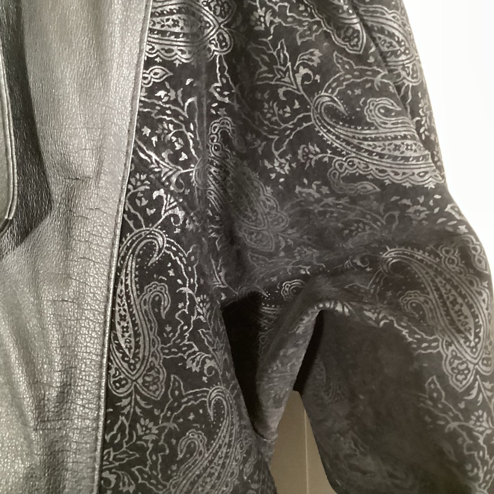 Vintage Wilson’s Women’s Leather Coat With Suede Paisley Design Sz S - Picture 4 of 15
